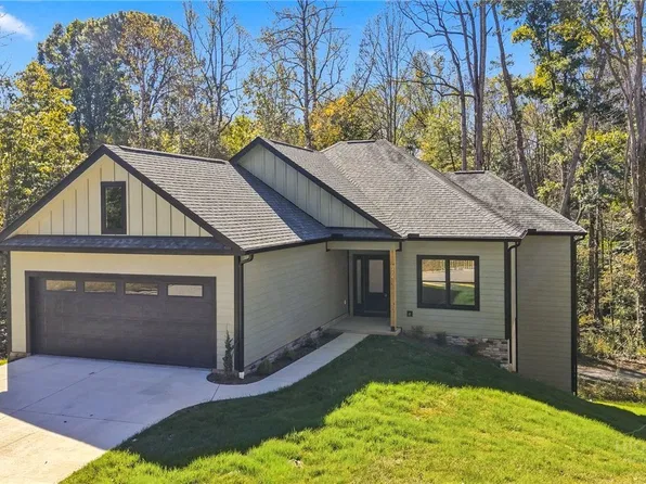 414 Scarlett Oak Court NE, Lenoir, NC 28645