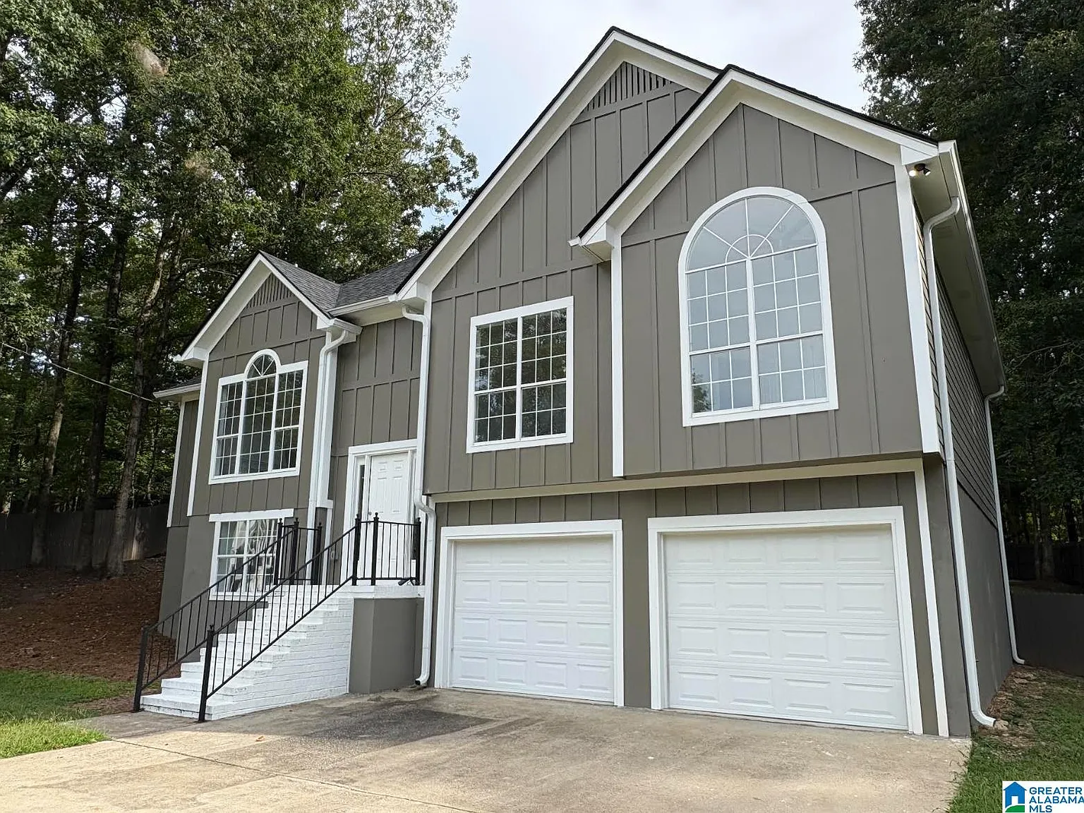 5 bed, 3.0 bath, 2369 sqft, $2,795 — Photo 2