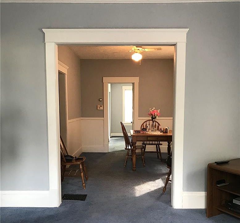 2nd image of 1512 Bonnot Pl NE