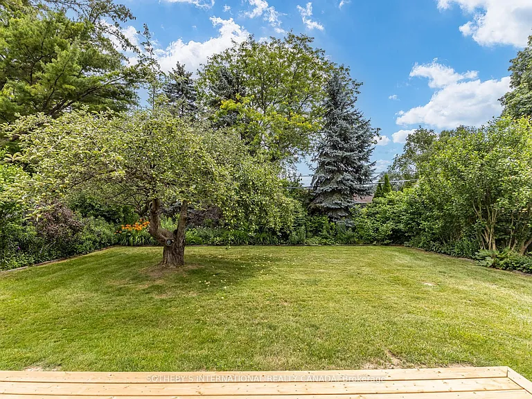25 Abinger Cres — Photo 44