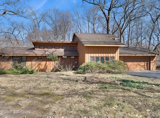 2S844 Shagbark Dr, Batavia, IL 60510