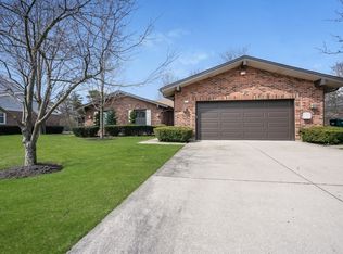 4228 Yorkshire Ln, Northbrook, IL 60062