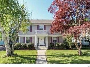 45 Dora Cir, Bridgeport, CT 06604