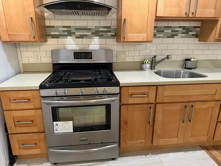 RC - 1572 Palou Ave, San Francisco, CA 94124 — Photo 9