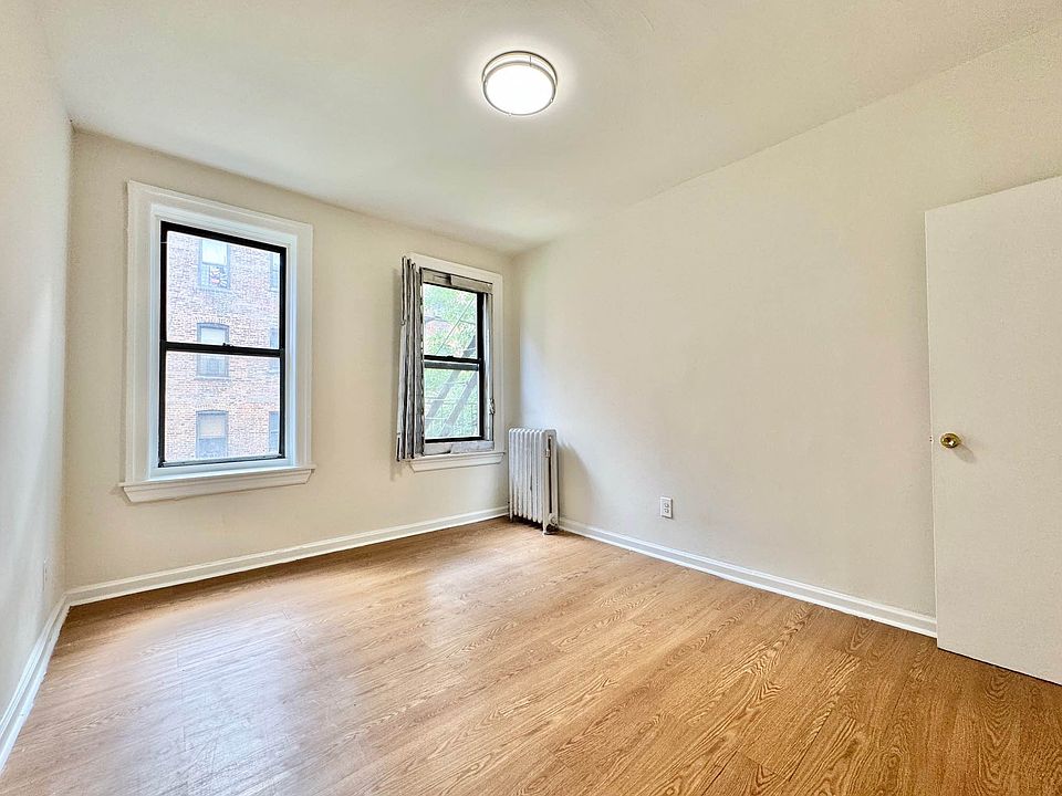 1st image of 2322 Loring Pl N APT 3D