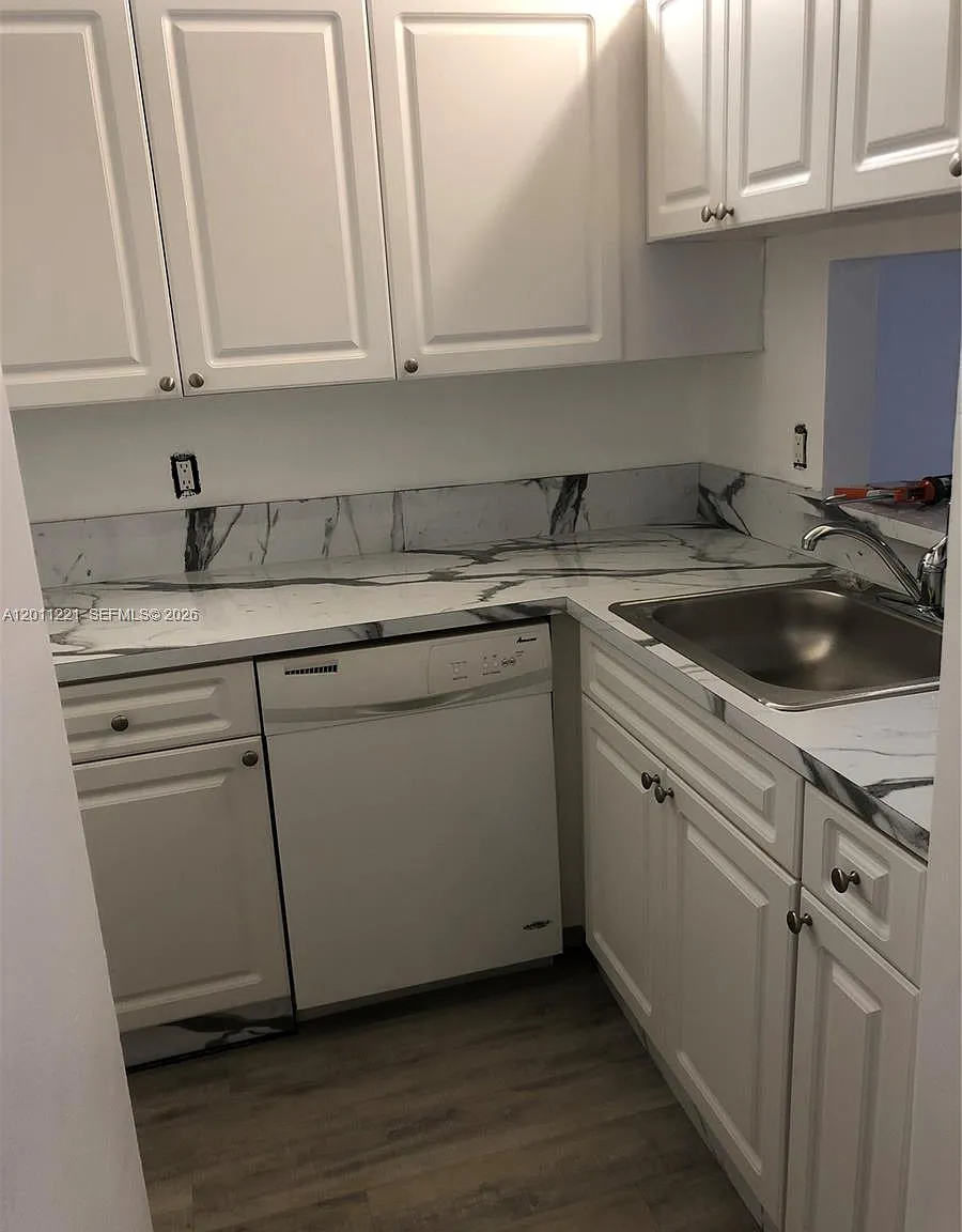 Lakewood Village — Photo 3