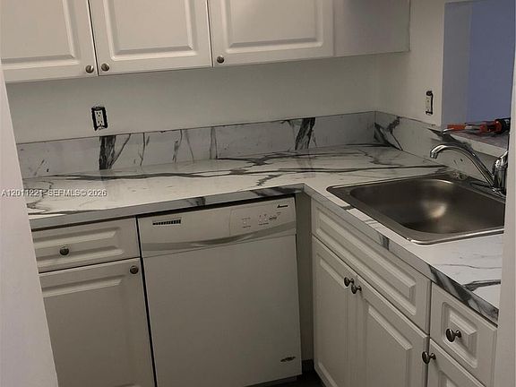 3rd image of 1027 Twin Lakes Dr #28-B