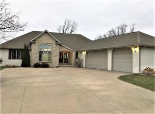 9429 Rosebud Ln, Appleton, WI 54915