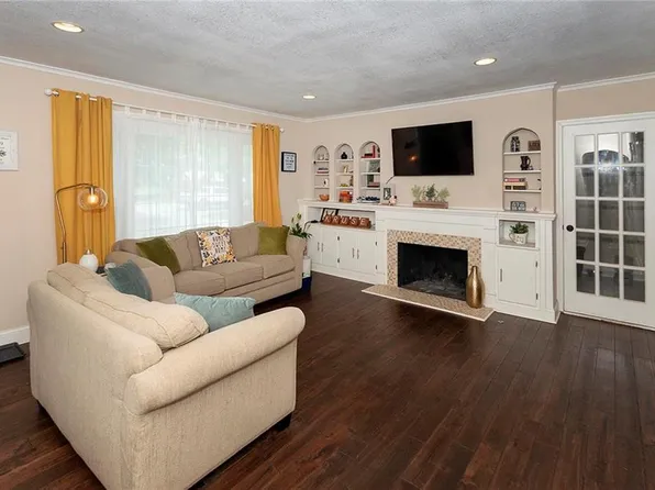 7539 Antioch Rd, Overland Park, KS 66204