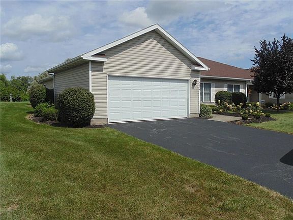 3rd image of 302 Walker Dr