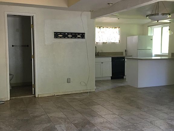 5th image of 17380 Lakeshore Dr