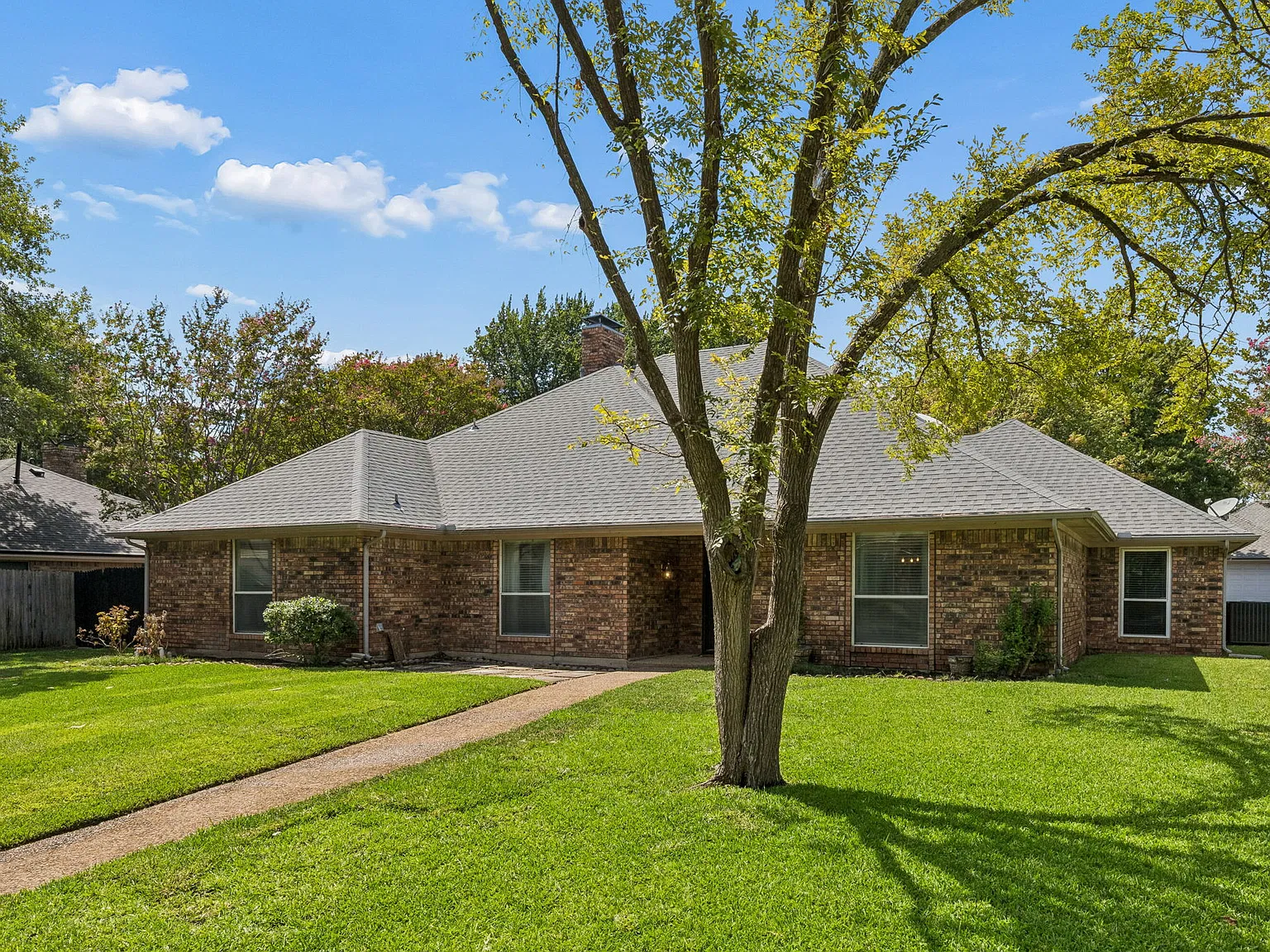 5 bed, 2912 sqft, $3,975 — Photo 2
