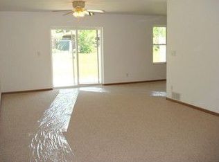 113 6th St SW, State Center, IA 50247