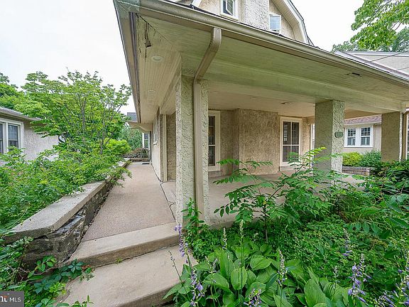 3rd image of 538 Brookline Blvd