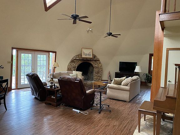 5th image of 383 Center Point Dr E