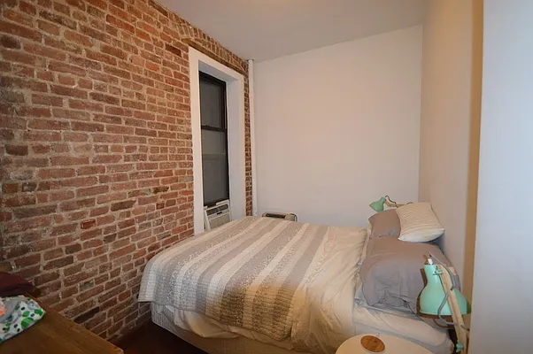 Rented by Universal Realty Group | media 2