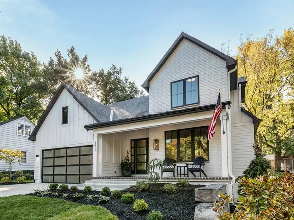 5218 W 70th St, Prairie Village, KS 66208