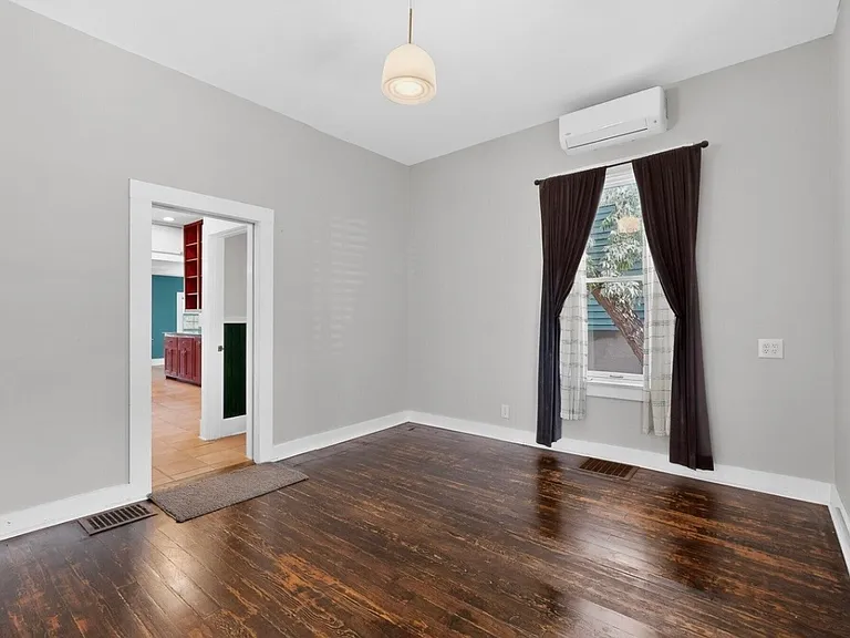 119 Walter St NE — Photo 4