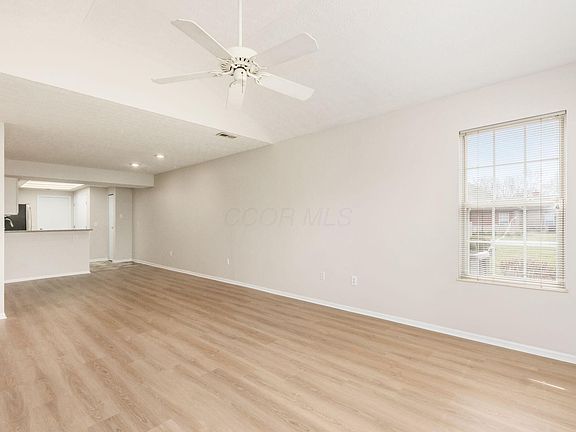 4th image of 523 Saddlery Dr E