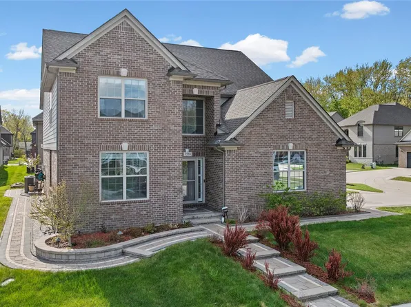 3559 Birchmount Dr, Troy, MI 48083