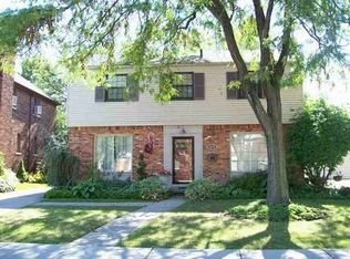 1675 Littlestone Rd, Grosse Pointe Woods, MI 48236