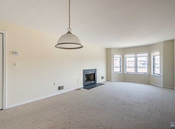 4th image of 602 Livingston Ct #602