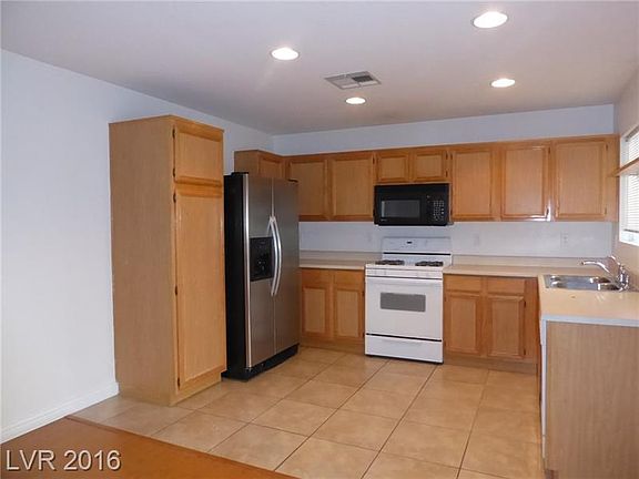3rd image of 5685 Doubleday St