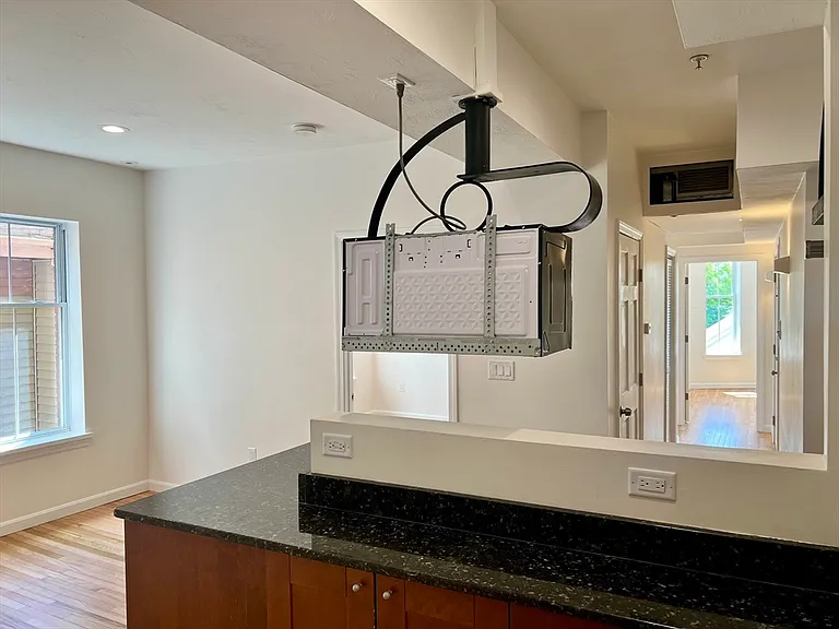 257 Pleasant St #8 — Photo 16