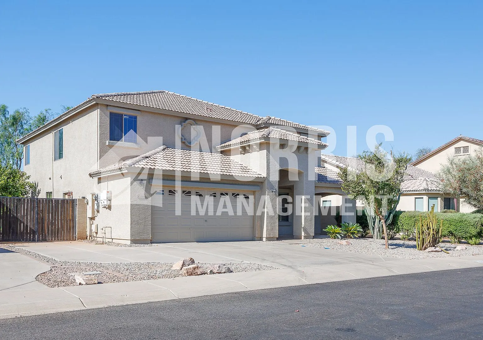 Beautiful Large Home w/A Pool — Photo 2