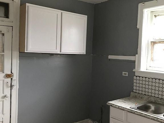 Kitchen comes with stove and frig