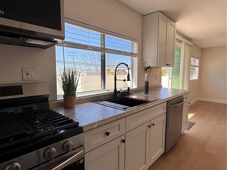 1734 Prospect Ave #B — Photo 9