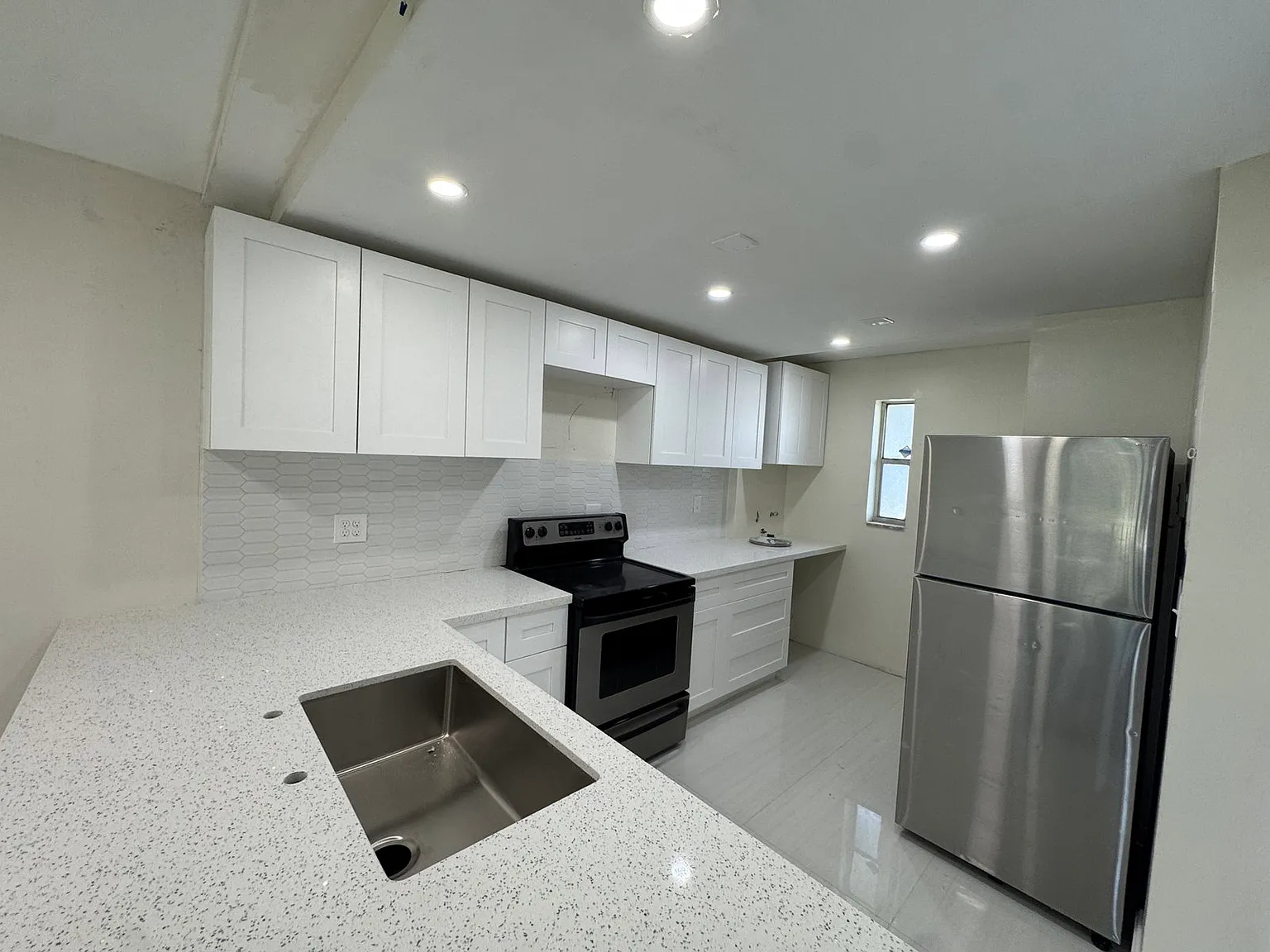 2 bed, 2.0 bath, 949 sqft, $2,100 — Photo 1