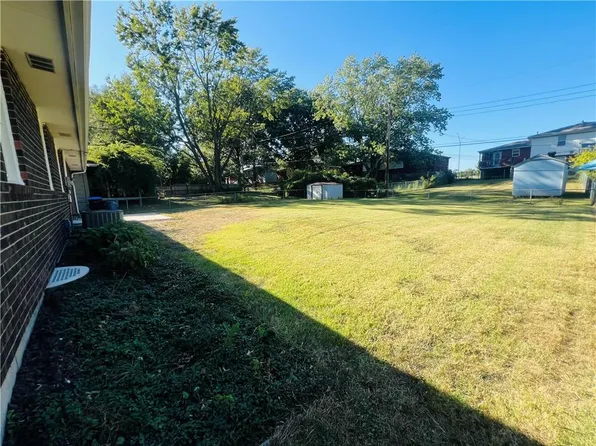 702 NE Darwin St, Lees Summit, MO 64063
