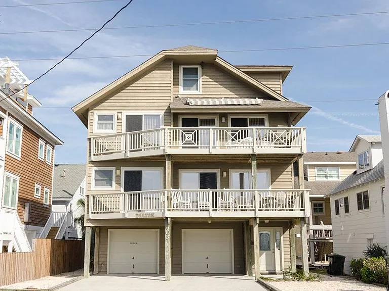 608 Waynick Blvd — Photo 4