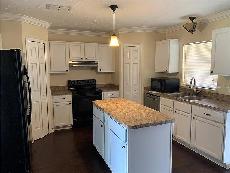 4300 Iveyglen Ave — Photo 3