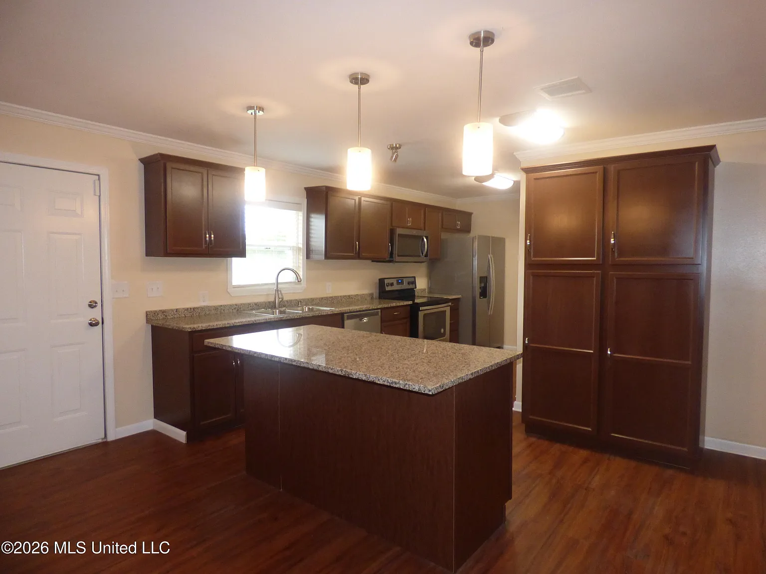 4 bed, 2.0 bath, 1532 sqft, $1,350 — Photo 4