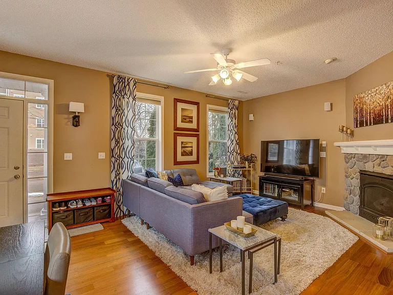 1634 Woodlynn Ave #1 — Photo 3