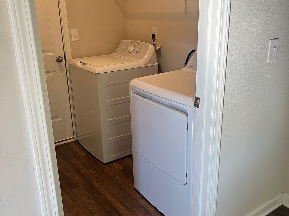 1st image of 3208 Bridgewood Dr