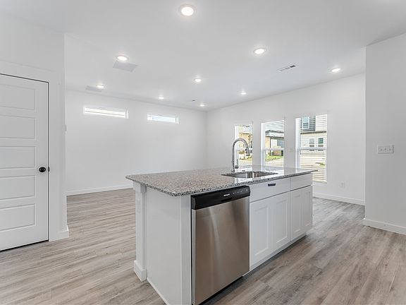3rd image of 881 Reading Railroad Ln