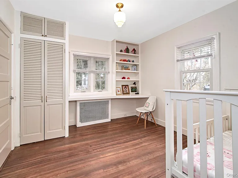 319 Oakland Beach Ave — Photo 15