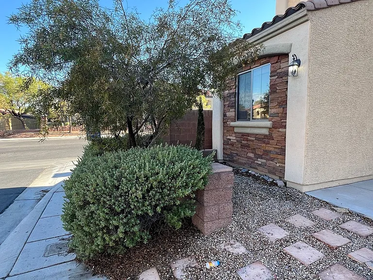 4289 Sugar Dr — Photo 3