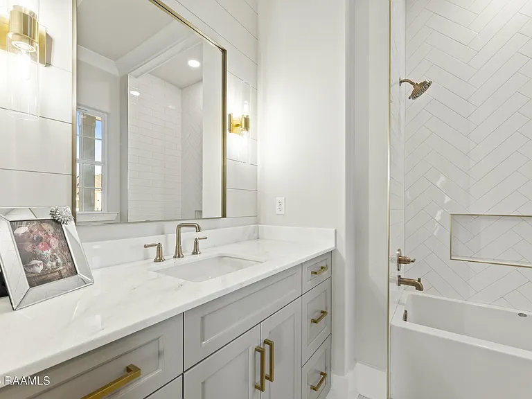 109 Trailing Oaks Dr — Photo 40