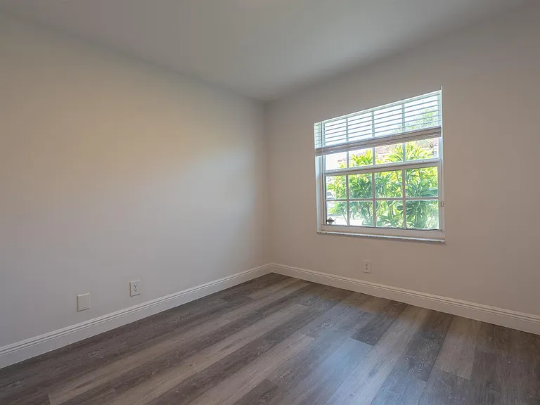 10651 Buttonwood Lake Dr — Photo 15