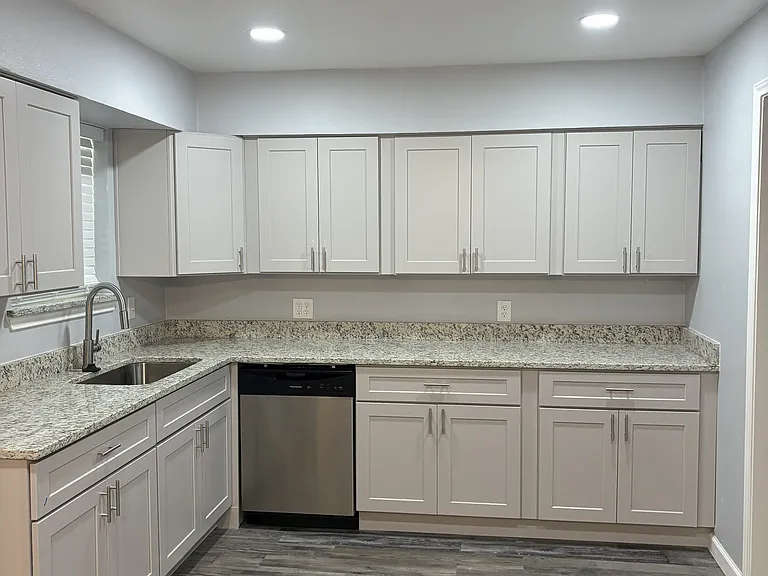 729 Cranbrook Ln — Photo 3
