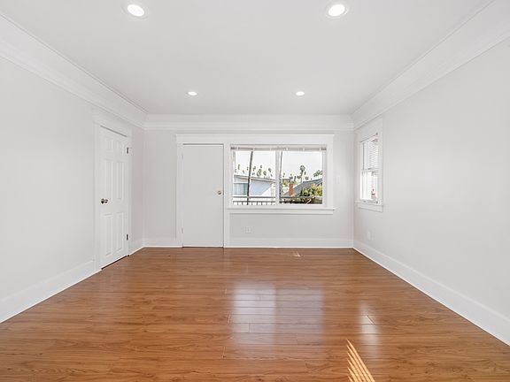 5th image of 511 1/2 N Alexandria Ave #117