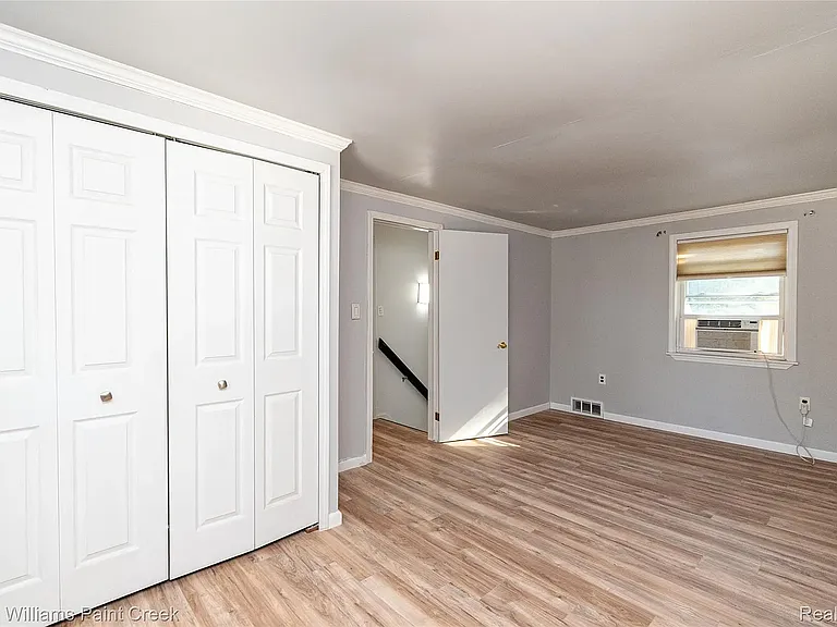27425 Townley St — Photo 7