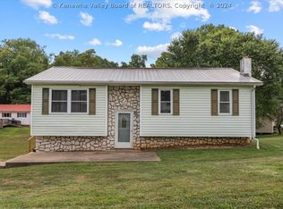 215 Mill Dr, Ravenswood, WV 26164