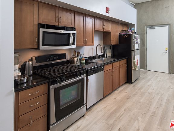 3rd image of 420 S San Pedro St APT 216
