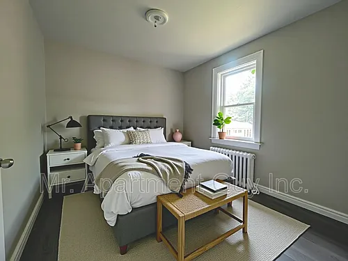 2 Balsam Ave S Photo 1