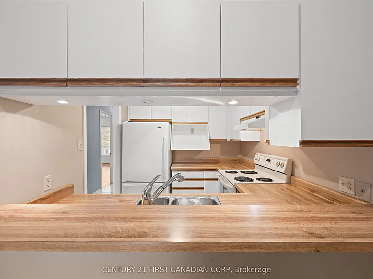 90 Ontario St S #12 — Photo 15